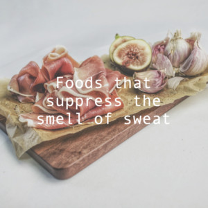 汗の臭いは食べ物が原因の1つ。体臭ケアにおすすめの食事やサプリを解説